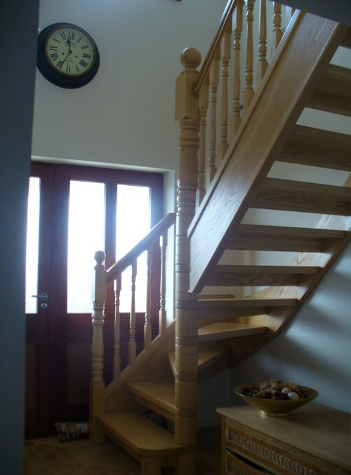 Dog leg staircase